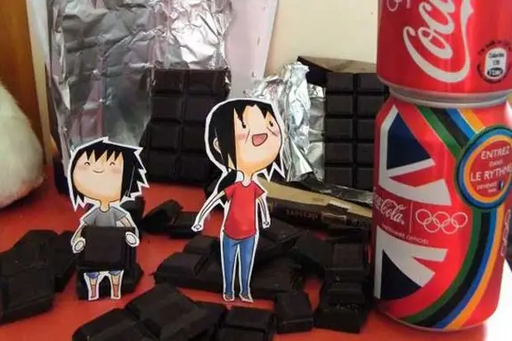 Gambar anime yang menampilkan karakter-karakter berinteraksi dengan damai